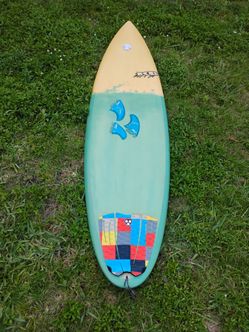 Surfboard with Thruster Fins