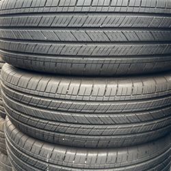 Set Of Tires (4) 215-65-17 Michelin