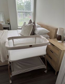 Bedside bassinet w/ adjustable height