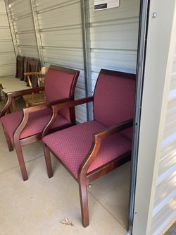 2 beautiful matching chair 🪑