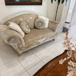 Five piece living Room Set Couches + Chair + Love Seats + Pillows