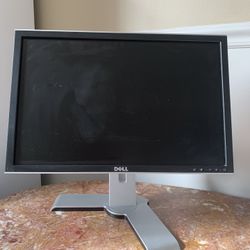 Dell 2208WFPt flat panel monitor 