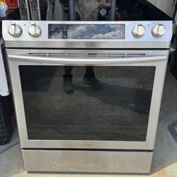 Samsung Stainless Steel Electric Range – Glass Top – Works Great