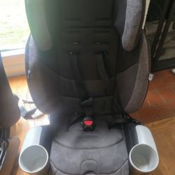 2 Evenflo Carseats