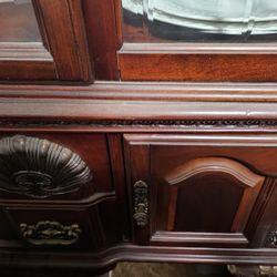 Diningroom Table,  6 Chairs, And Lighted Hutch