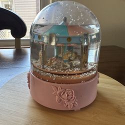 VINTAGE Willits Plastic Carousel Snow Globe
