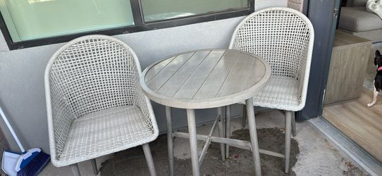 Outdoor Patio Bistro Set- table + 2 woven chairs