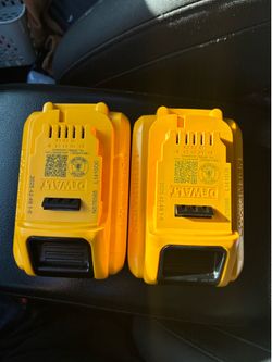 2 dewalt 20v max 4ah lithium ion batteries