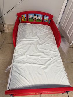 🛏️ Mickey Mouse Kids Bed + Mattress – Like New OBO