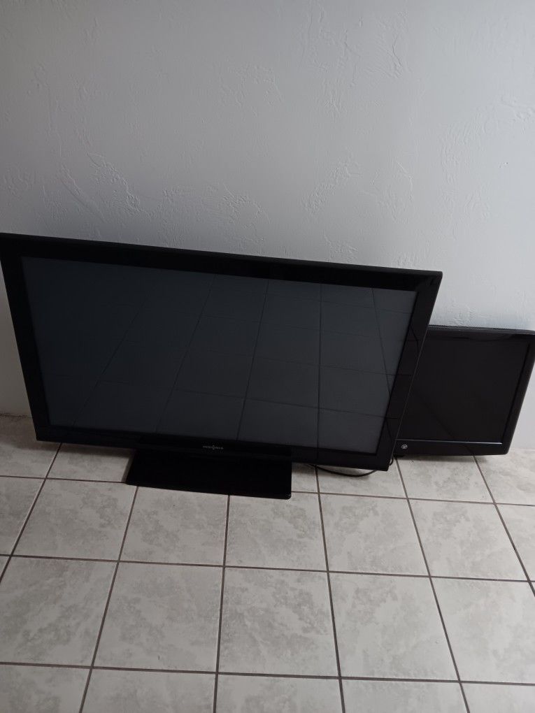 72 Smart TV, And 32 Inch Westingon House Tv
