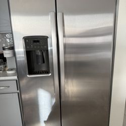 GE Side By Side Fridge 