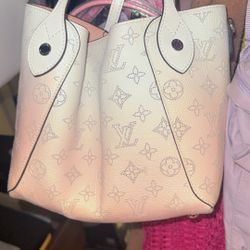 Louis Vuitton, Michael Kors purses backpacks. Make me an offer. 