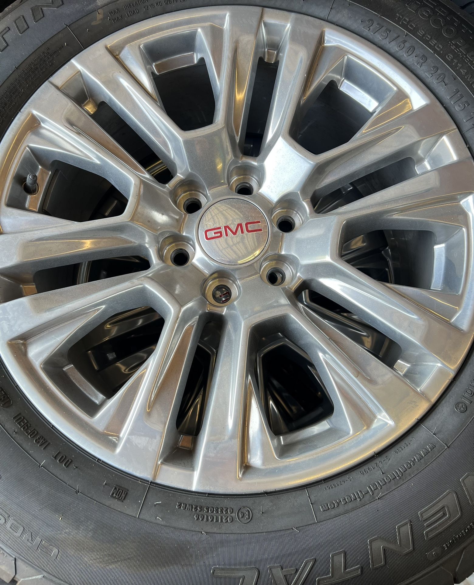 GMC Takeoff Wheels (20”) & Tires