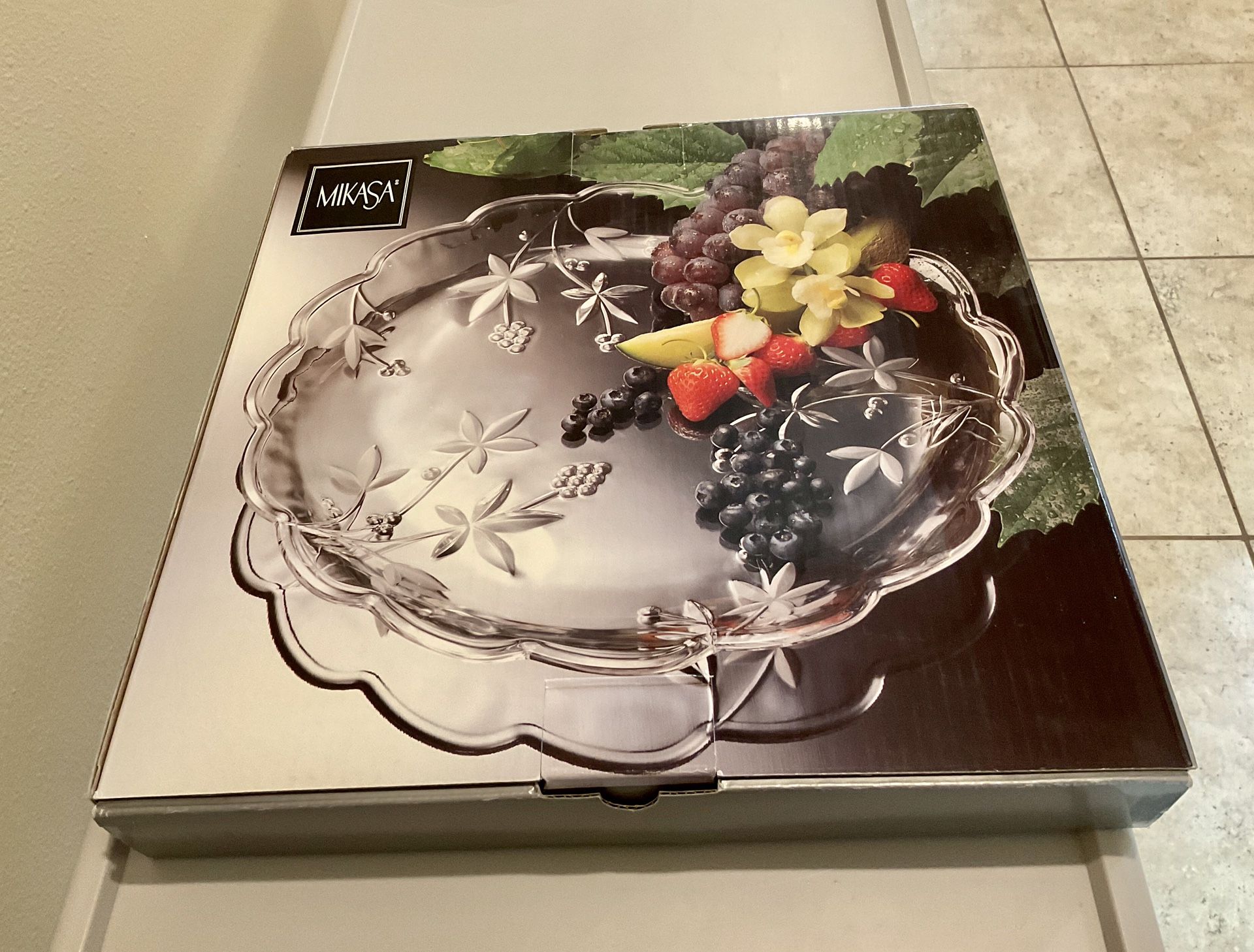 Serving round patter - Garden Terrace - 14.5 in. Mikasa