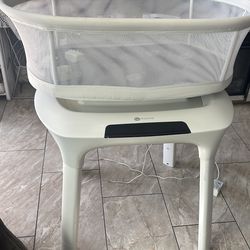 4moms Mamaroo sleep bassinet