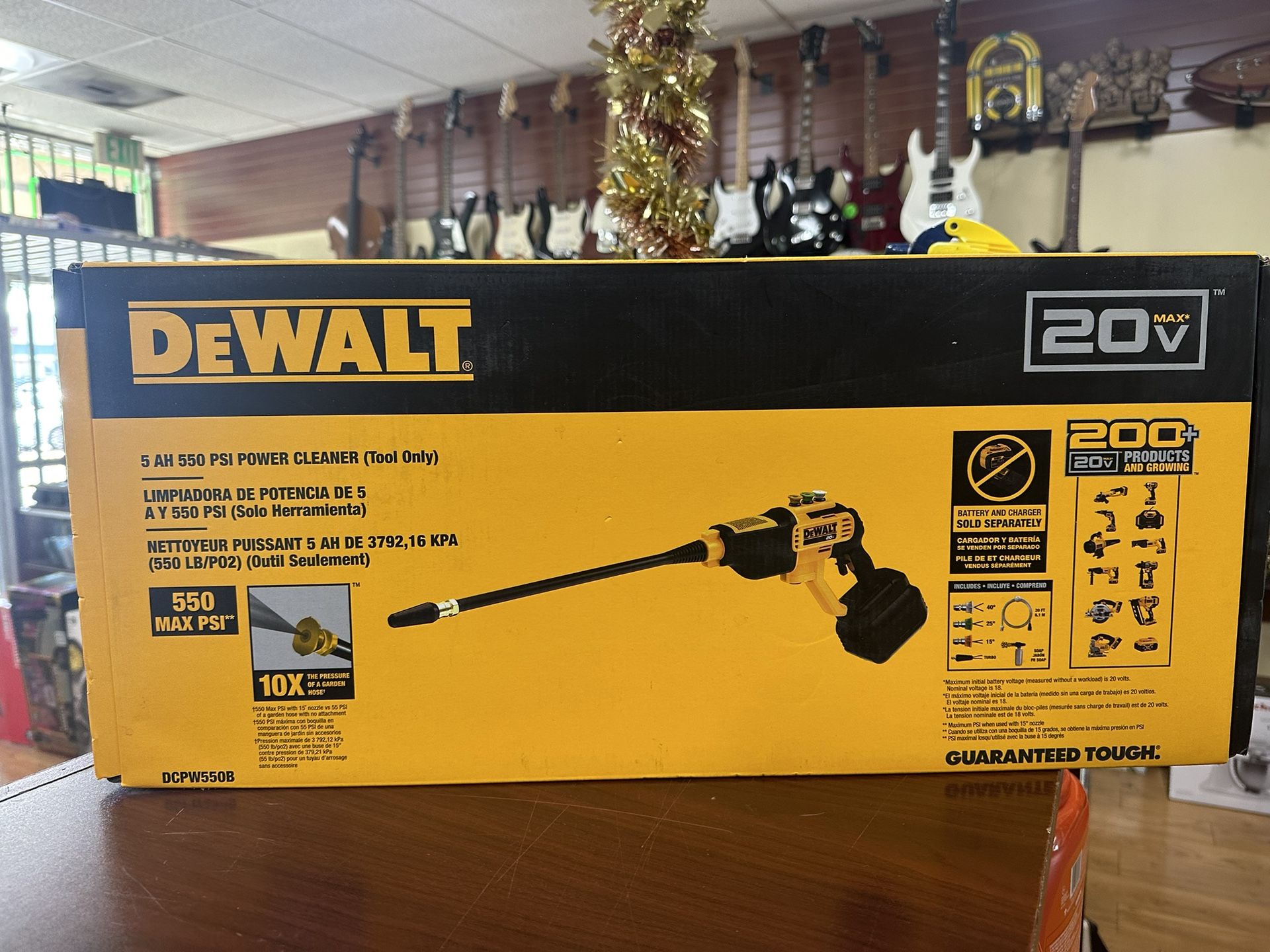 DEWALT 20V MAX 550 PSI 1.0 GPM Cold Water Cordless Electric Power Cleaner with 4 Nozzles (Tool Only)