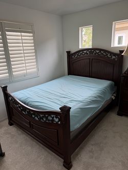 Queen Bedrroom Set -Bed, Dresser, and 2 nightstands with 2 Matching table lamps