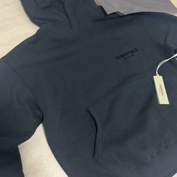 Black essential hoodie