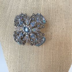 Beautiful Sparkly Rhinestone Brooch