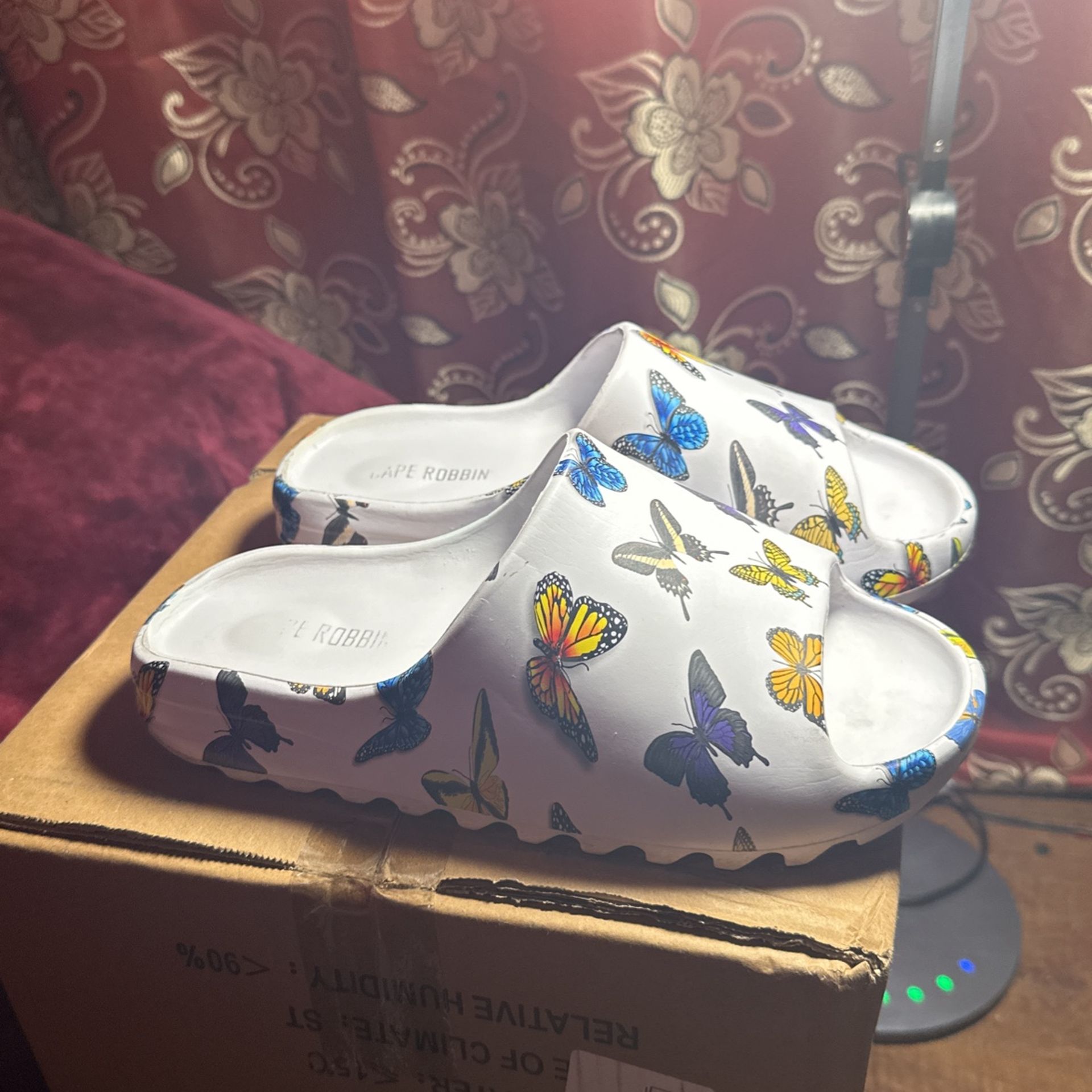 Cape Robbin White Butterfly Slides Sandals size 7.5