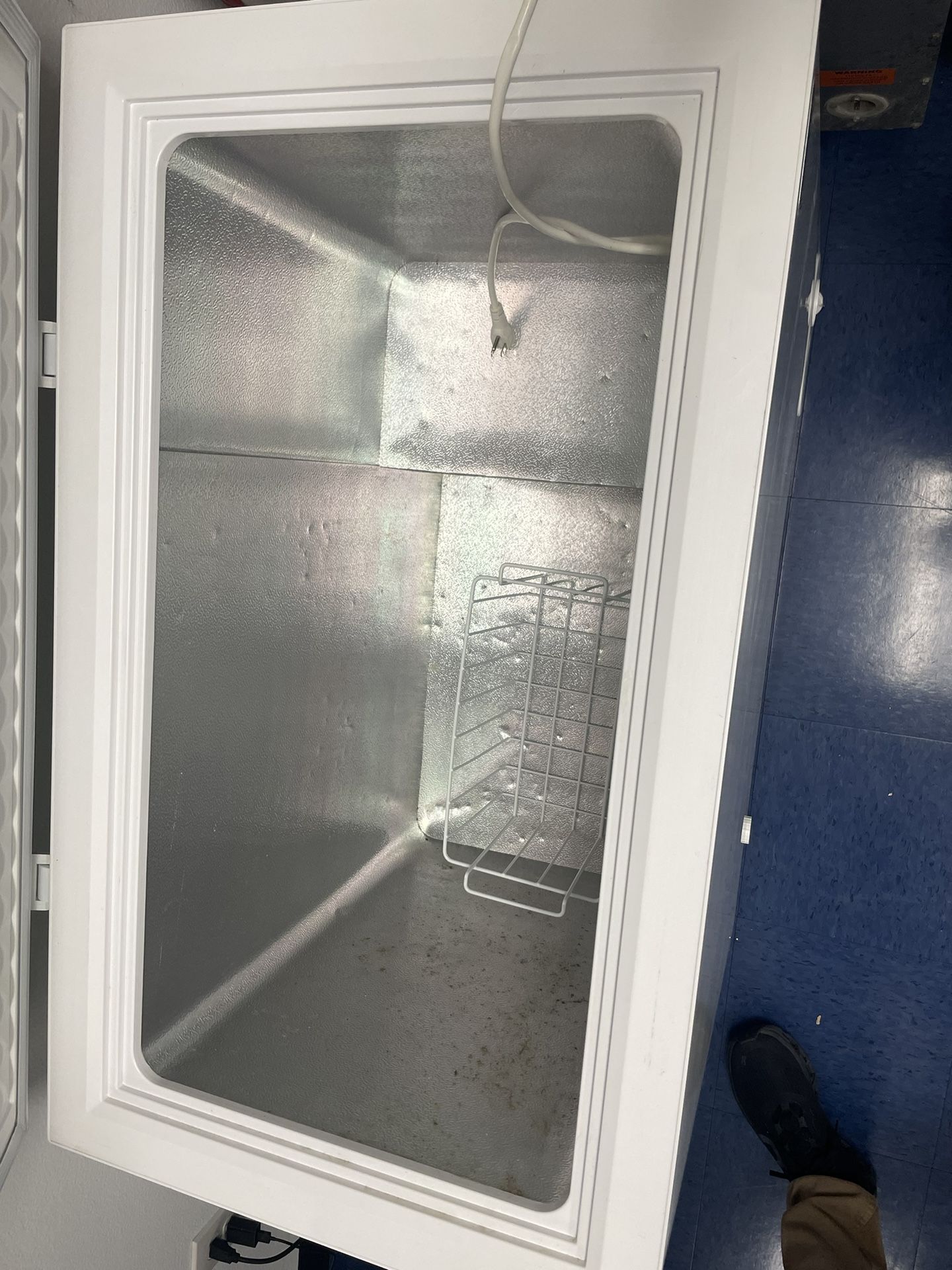 Magic chef Deep Freezer for Sale in Huntington Beach, CA OfferUp