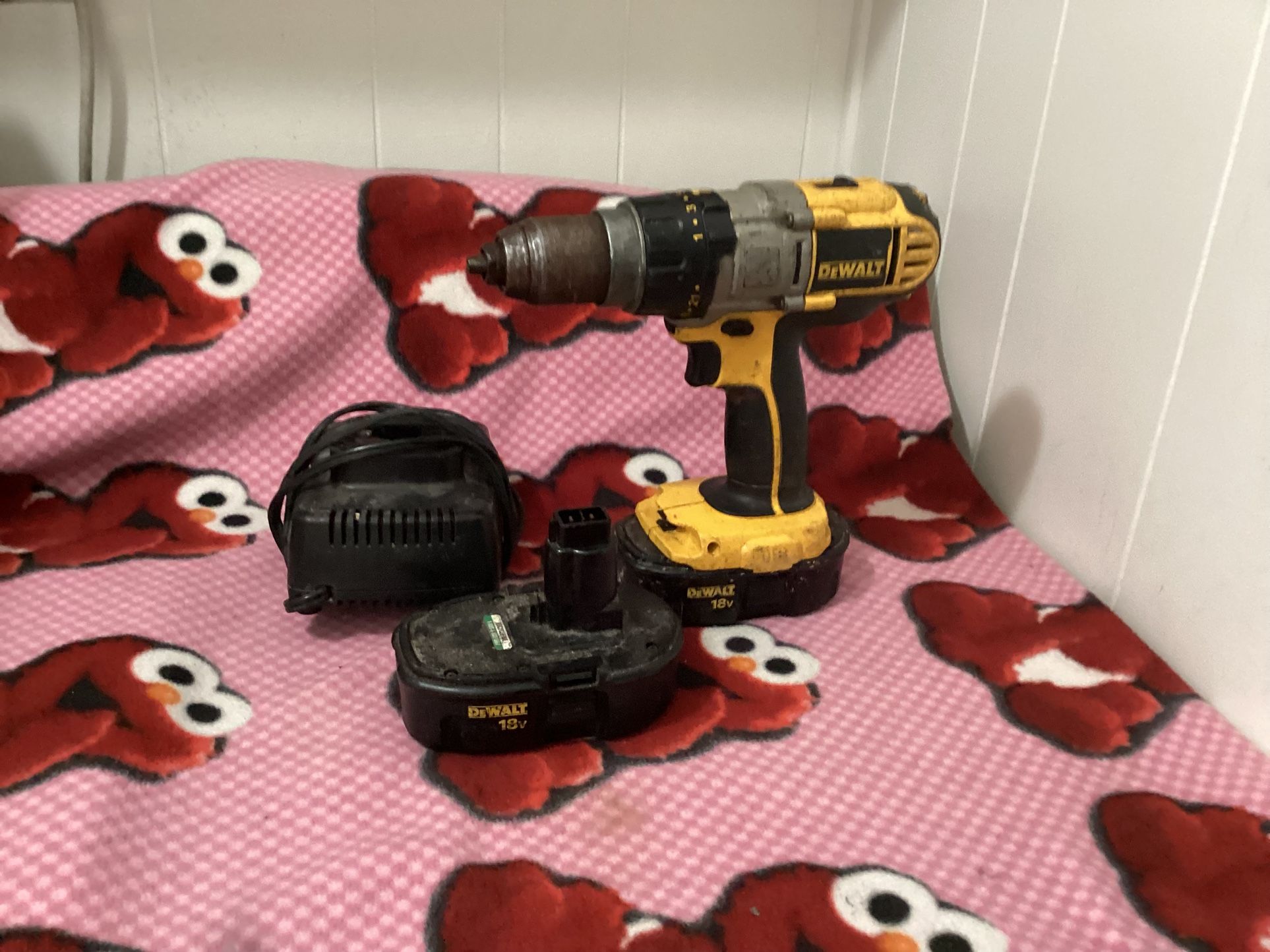 Dewalt 18V Drill Charging Station And Batteries