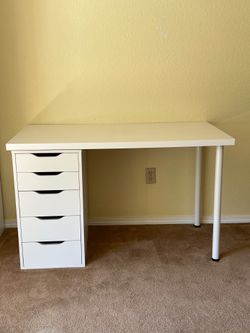 IKEA desk in great condition