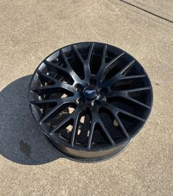 Mustang rim