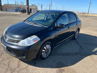 2011 Nissan versa