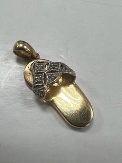 10KT YG chancla pendant