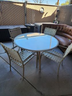 Outdoor Round Patio Table and 4 Chairs Set