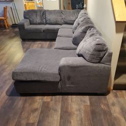 3 Peice Sectional Couch