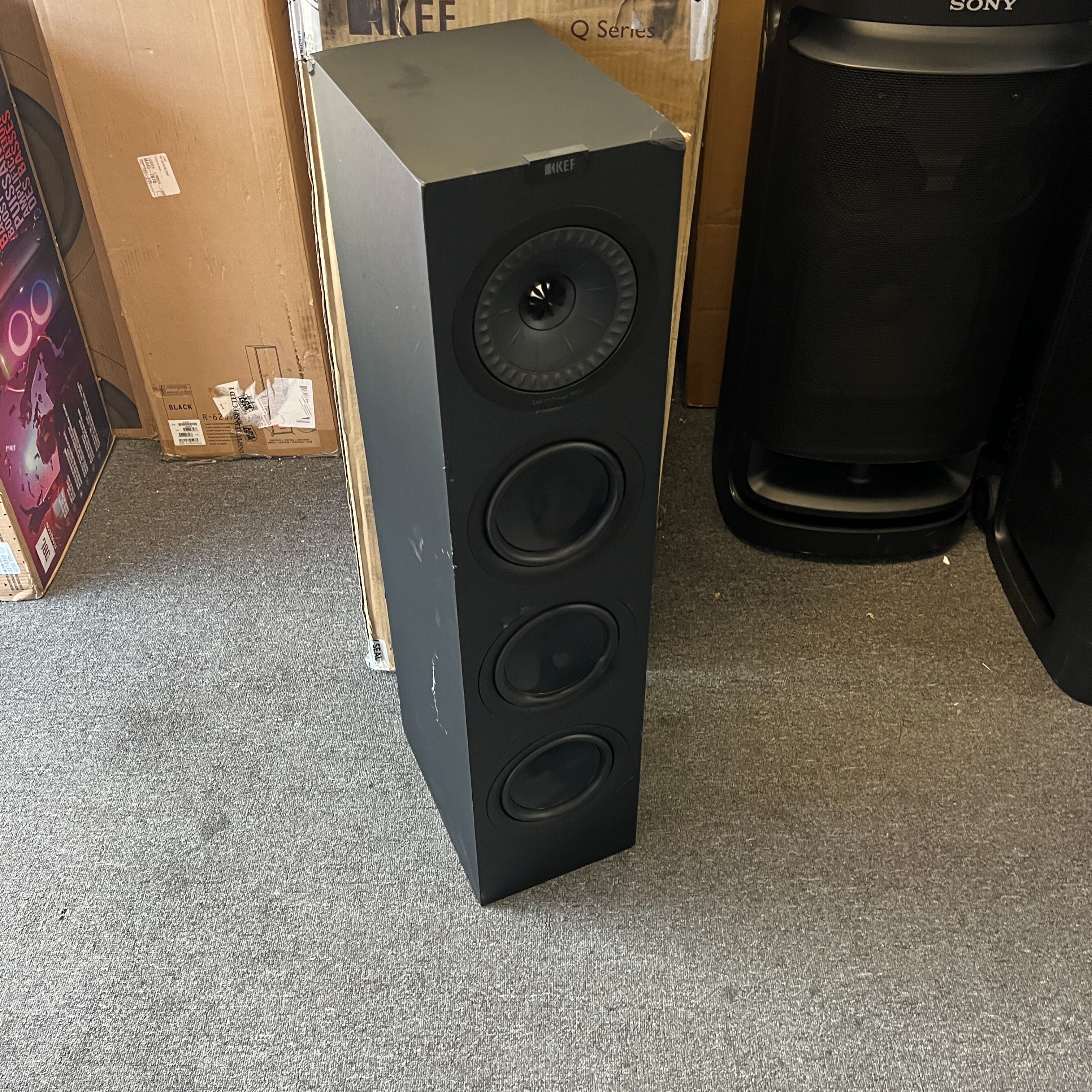 KEF - Q550 5.25" Floorstanding Speaker (Each) - Satin Black