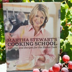 Martha Stewart's Cooking School: Lessons And Recipes For The Home Cook: A Cookbook