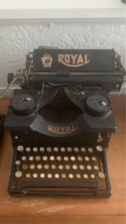 Royal Antique Typewriter