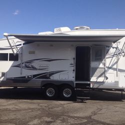 2011 Arctic Fox M-29-5E Fifth Wheel Travel Trailer 