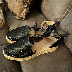 Huarache Sandals In New Condition Women Size 8 Black Color  Leather Material 