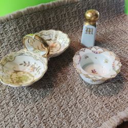 ANTIQUES COLLECTIBLES SET