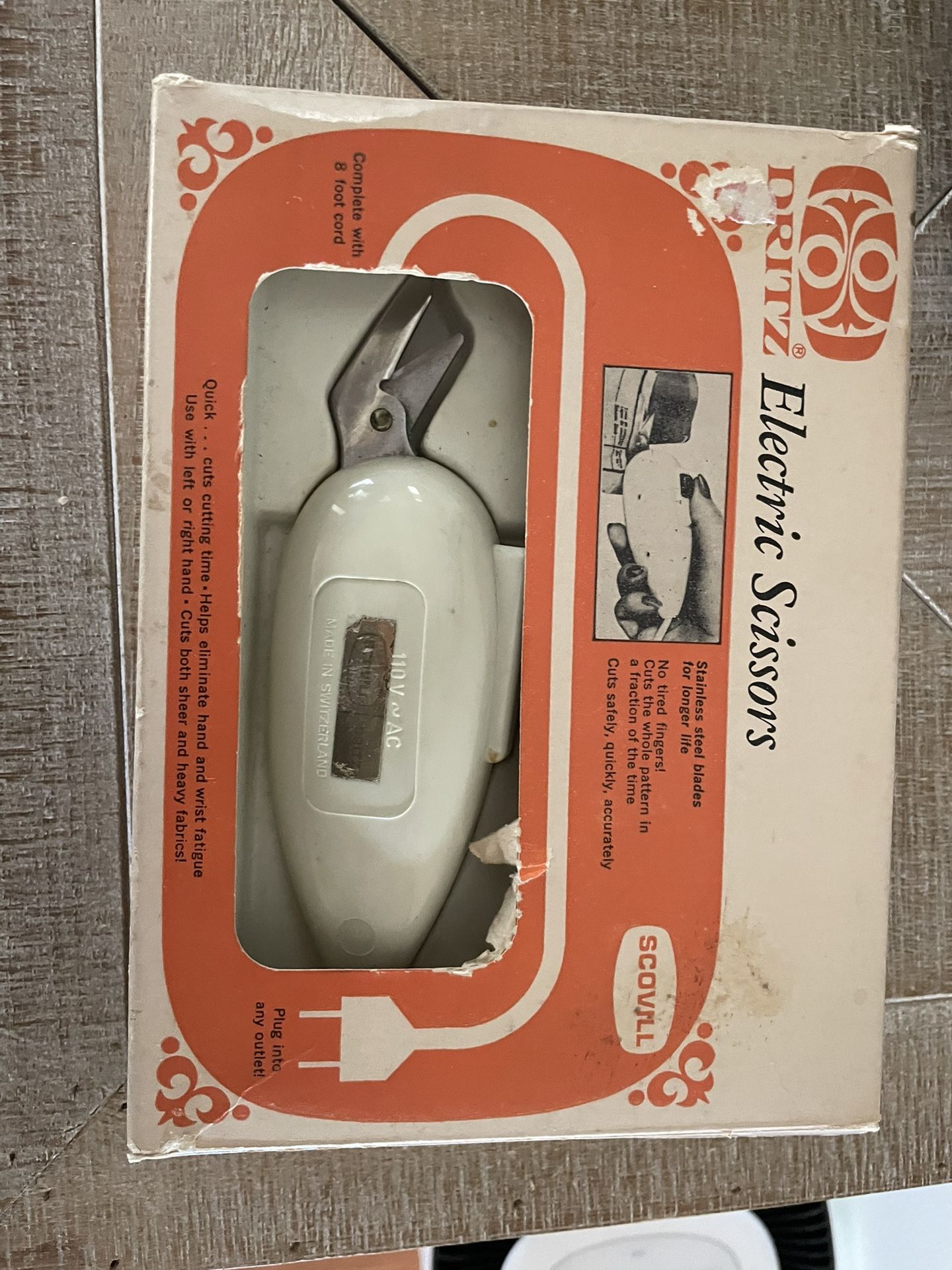 Electric scissors by Dritz