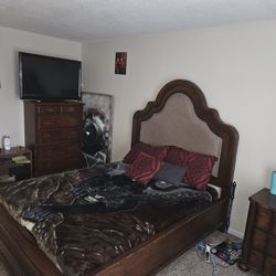 Wood Bedroom Set – Full Set w/ Lamp Included