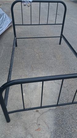 Metal black Full Size Bed