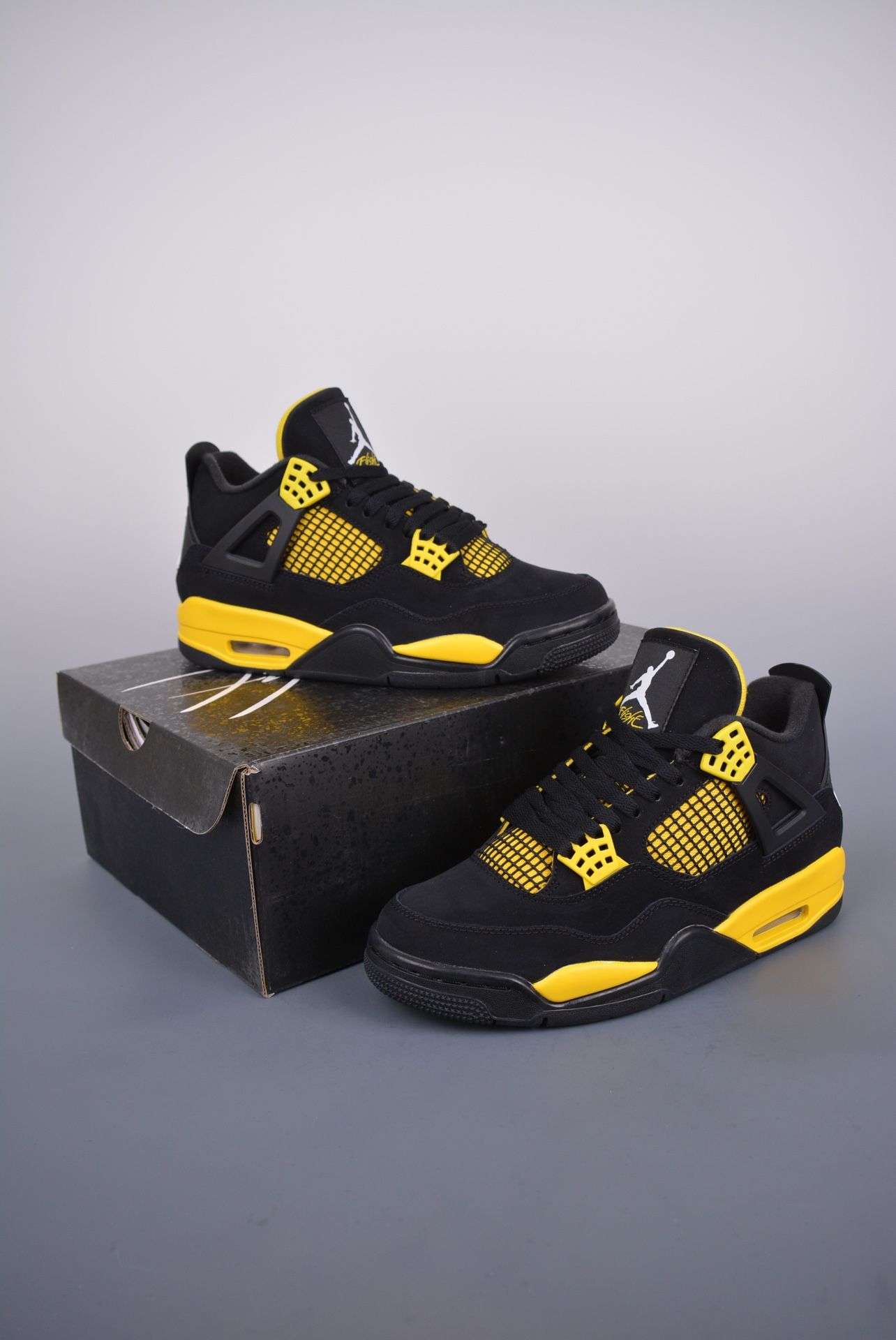 Jordan Air Jordan 4 Retro "Thunder" Trendy Mid-top Retro Basketball Shoes for Men, Yellow, 2012 Edition