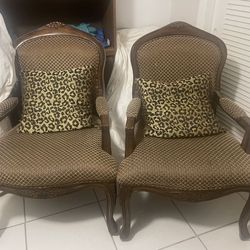 Two Accent Armed Chairs  (Sillas, Hablo Español)