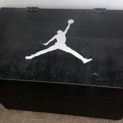 Mega Jordan Box 