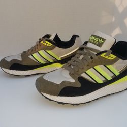 Adidas Ultra Tech Shoes - Sz. 9 - In Great Condition!