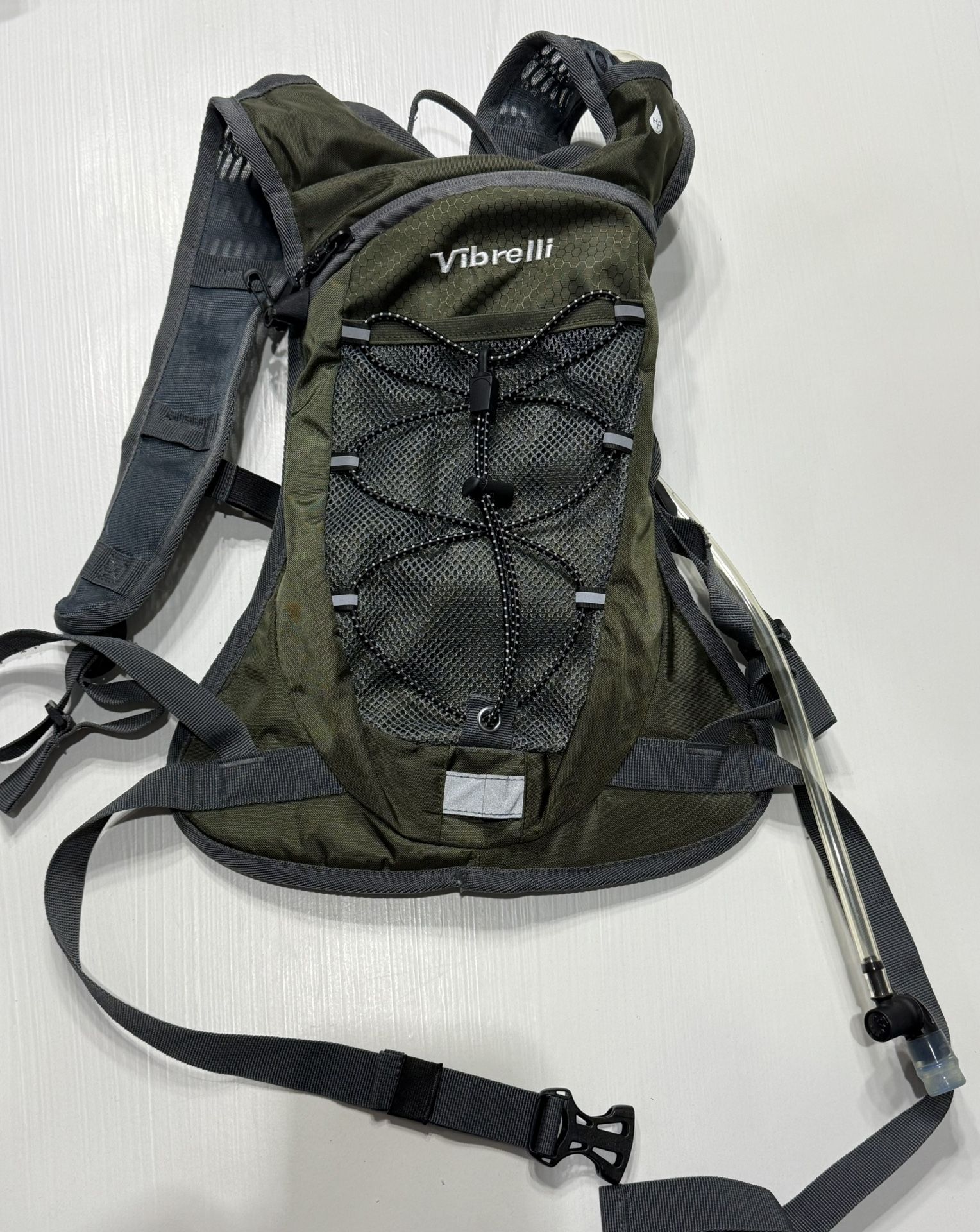 Vibrelli Performance Hydration Backpack & 2L Hydration Water Bladder, Green