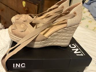 International concepts shoes I.N.C