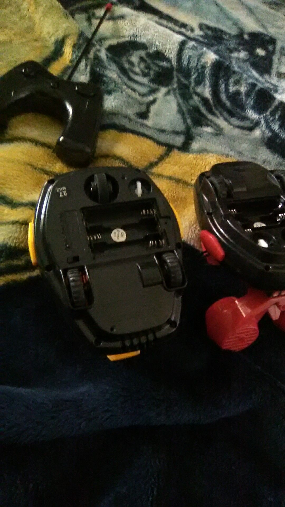 Green and yellow bumber cars with controllers (no battery's )