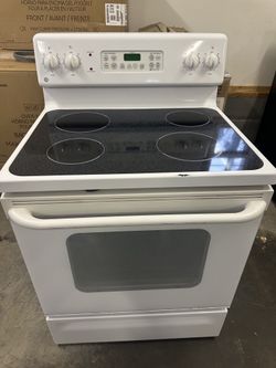 GE White Smooth Top Range 