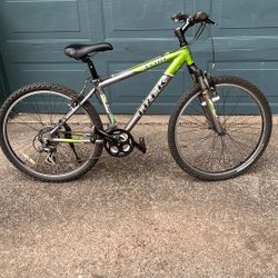 Boys/Men’s Trek Mountain Bike 